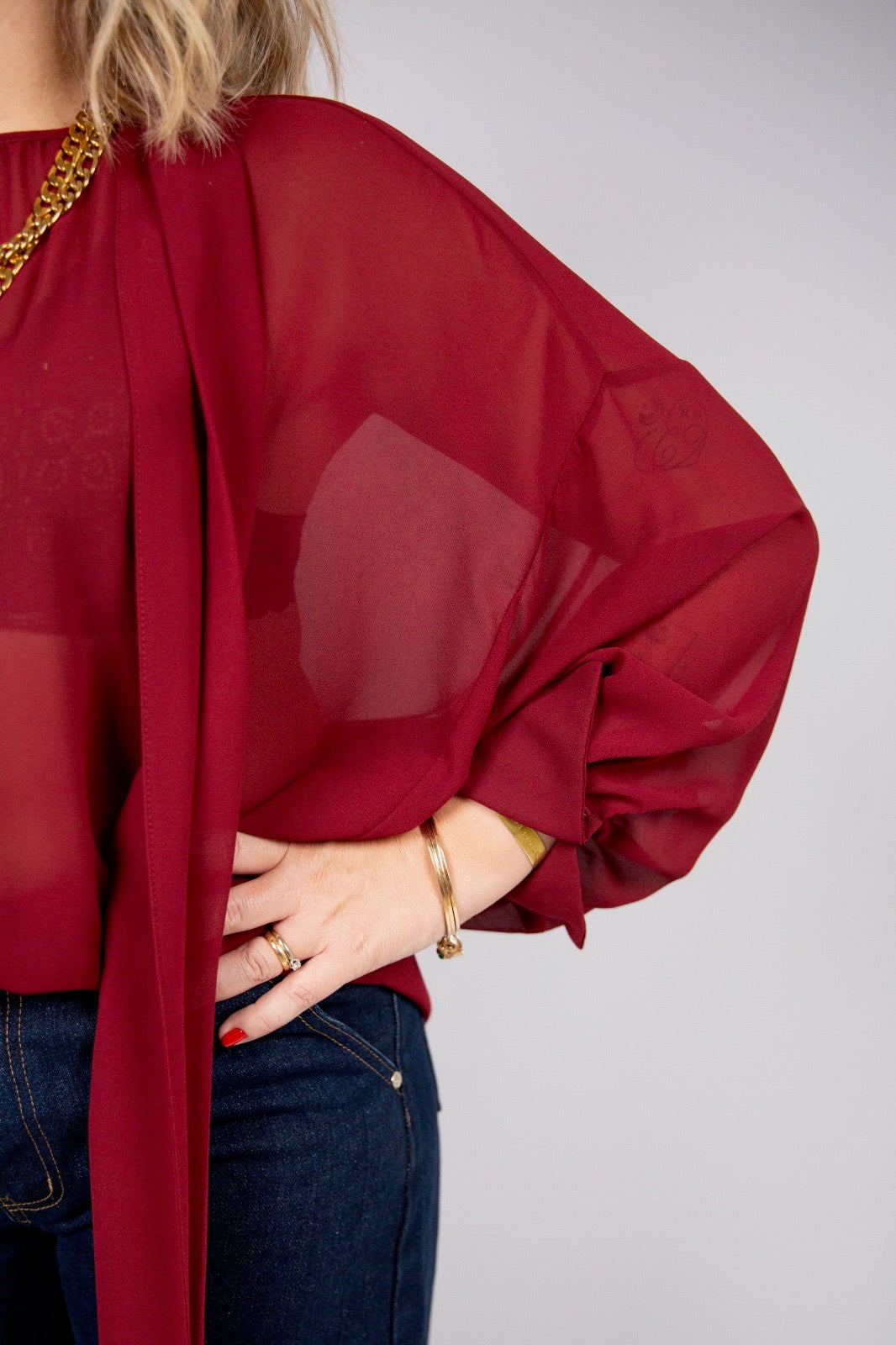 Kaos blusa con sciarpina rimovibile