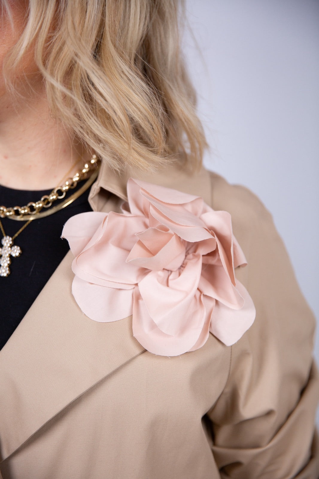 Susy mix Trench con spilla