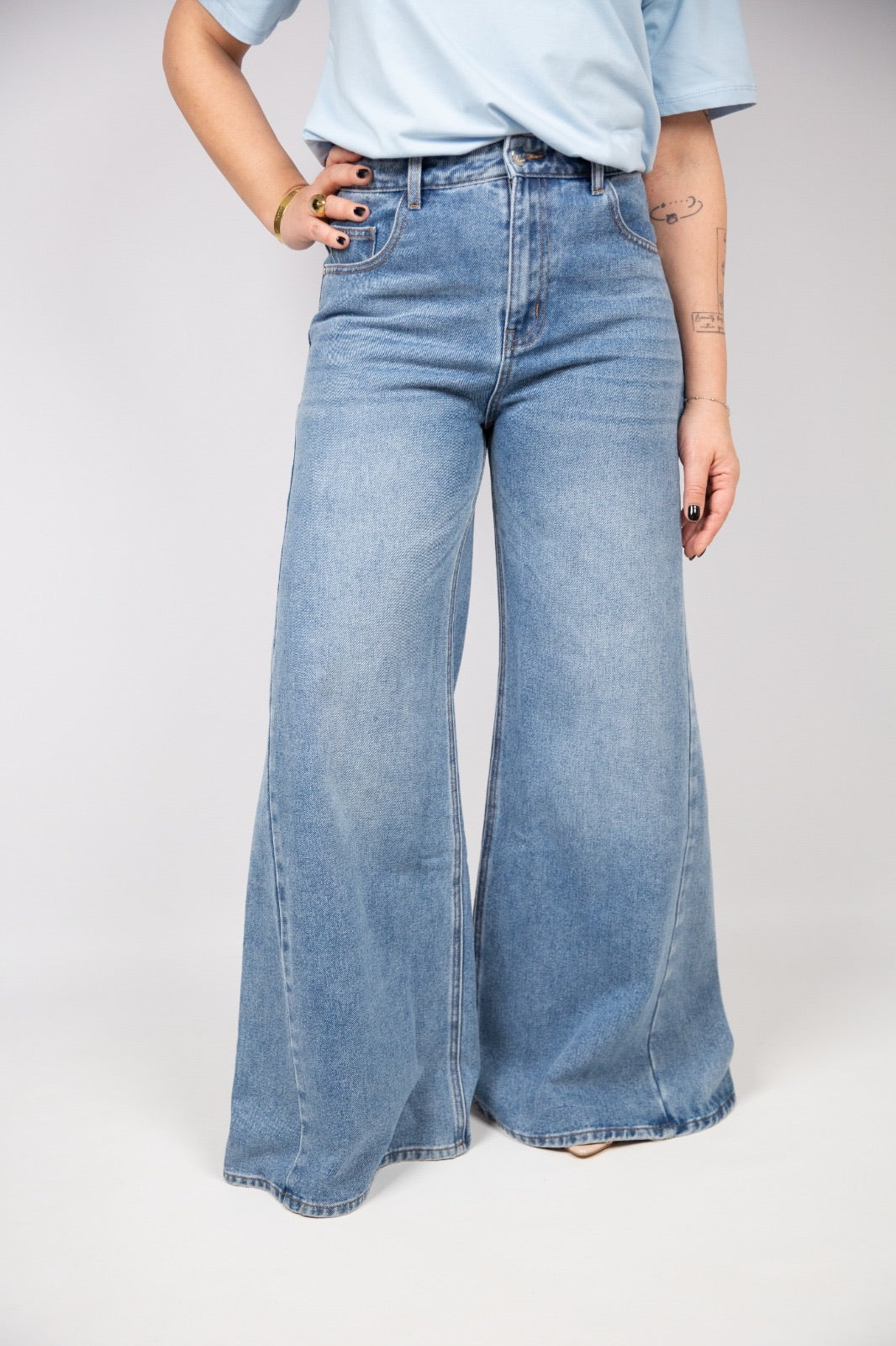 Kaos jeans extra flare lavaggio medio