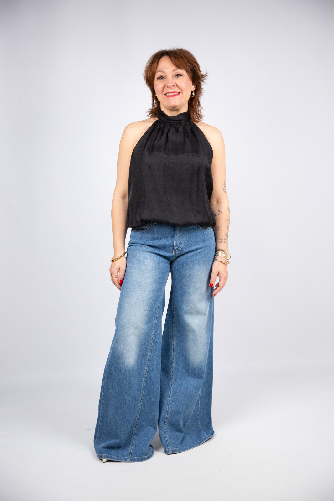Spazio Sand top scollo all’americana e fiocco sul collo