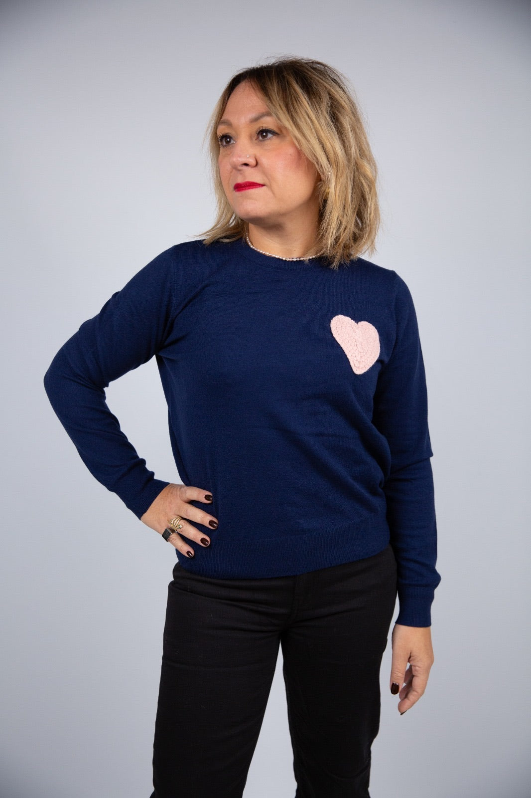 Compania fantastica maglia blu con cuore rosa applicato