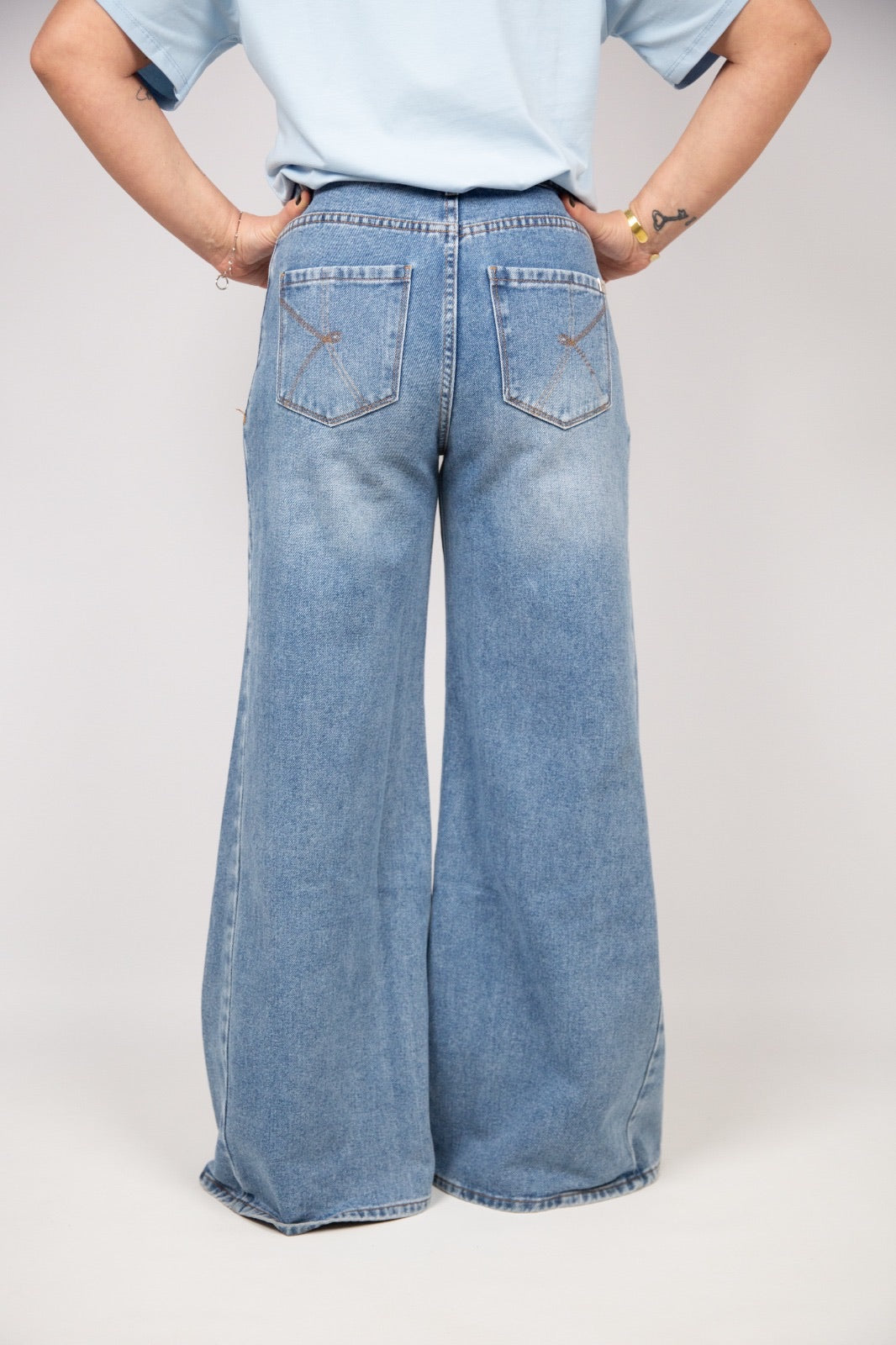 Kaos jeans extra flare lavaggio medio