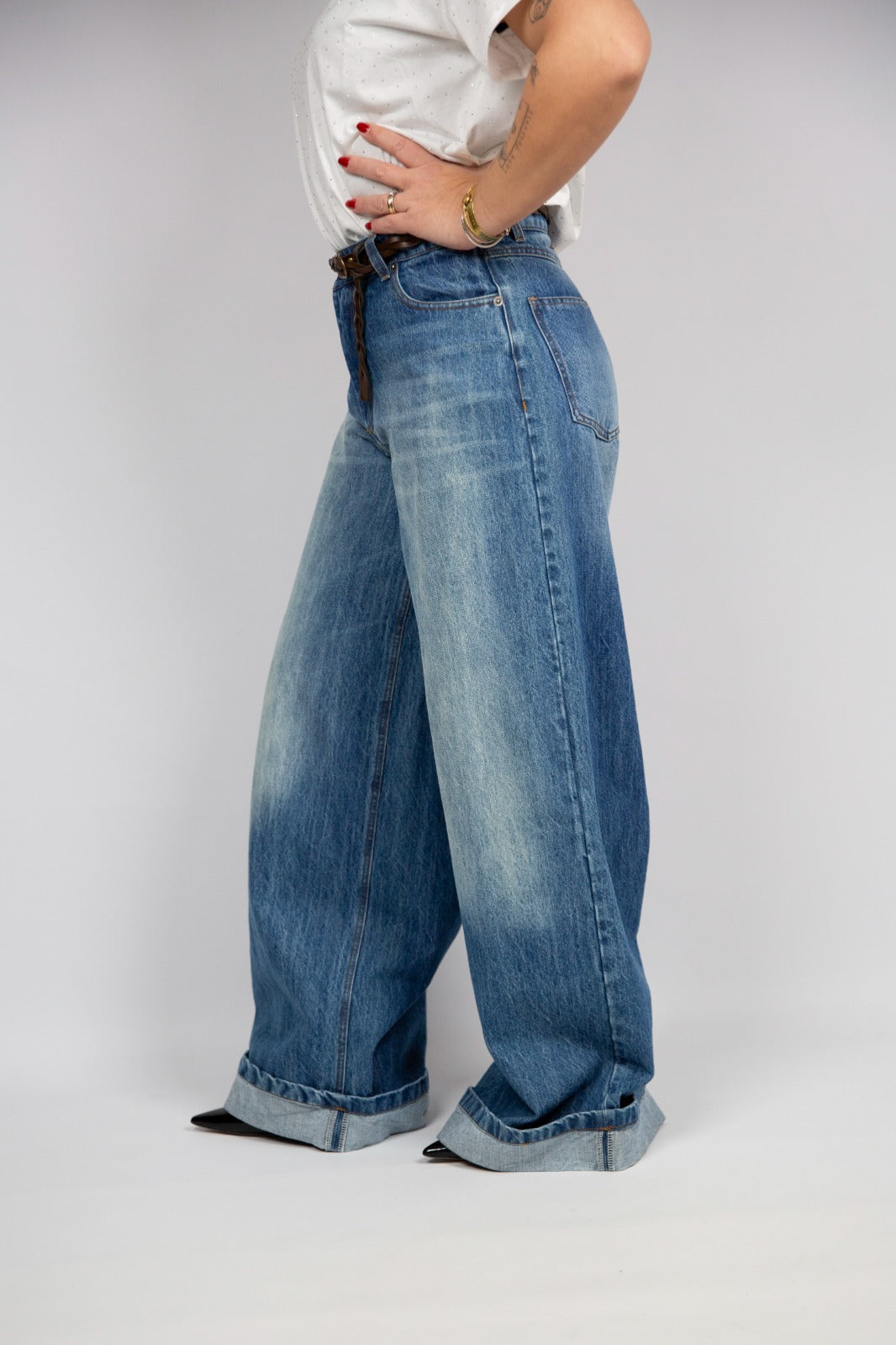 Motel diffusione moda jeans wide con risvolto e cintura