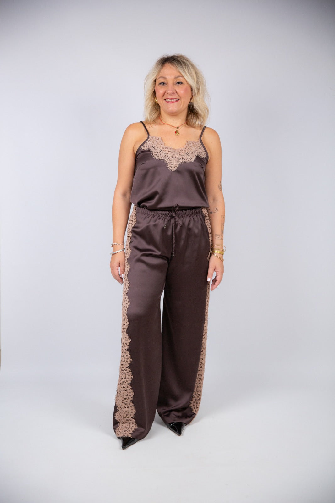 Motel diffusione moda pantalone con inserto in pizzo