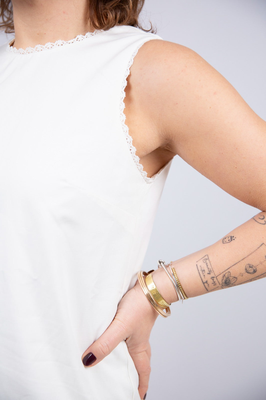 Wild pony top smanicato in cotone con bordi decorati