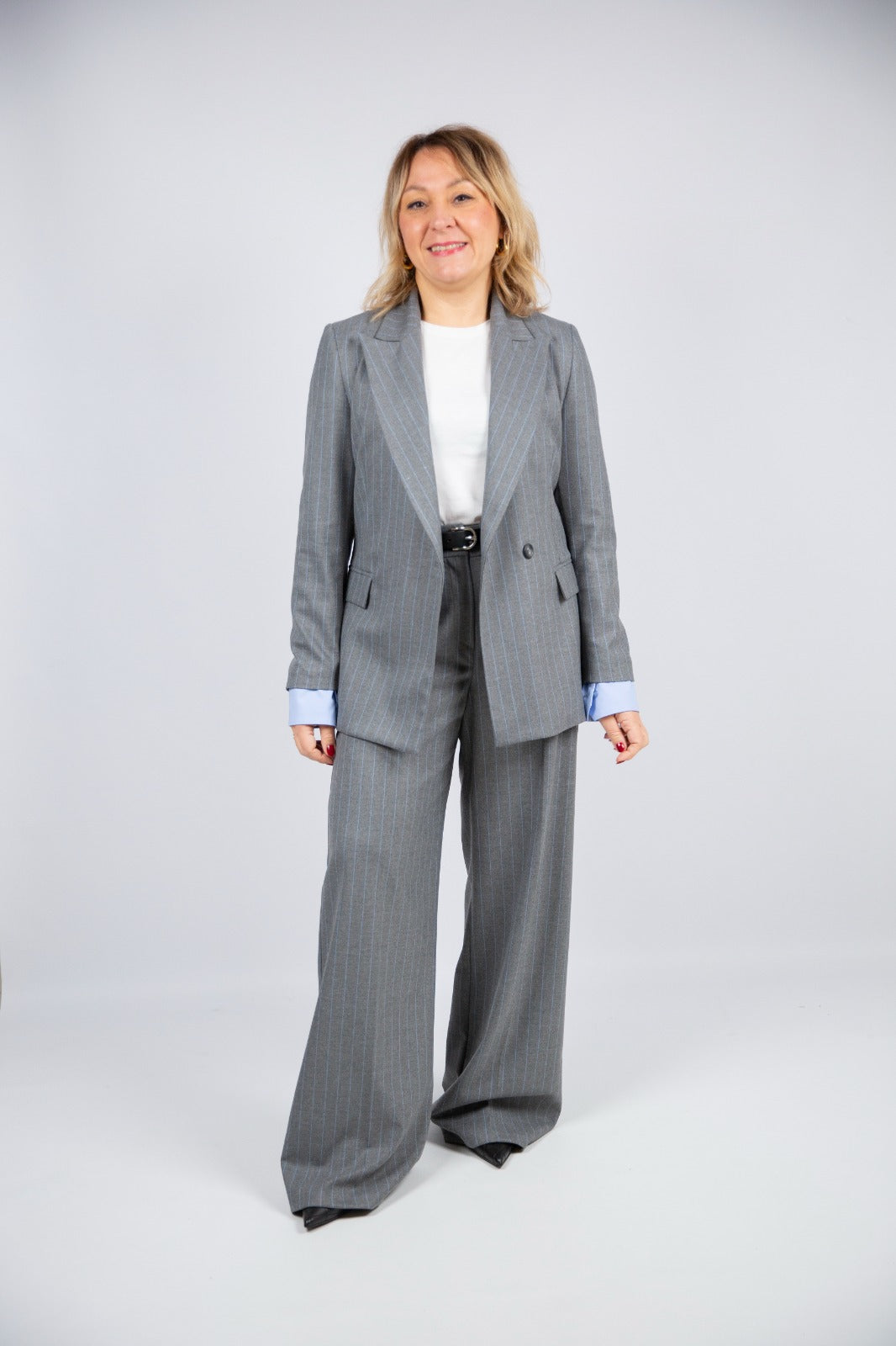 Moteldiffusione moda Giacca doppiopetto grigia con riga azzurra