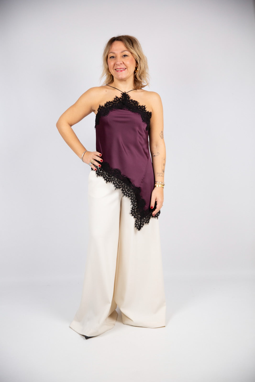 Motel diffusione moda top asimmetrico con pizzo