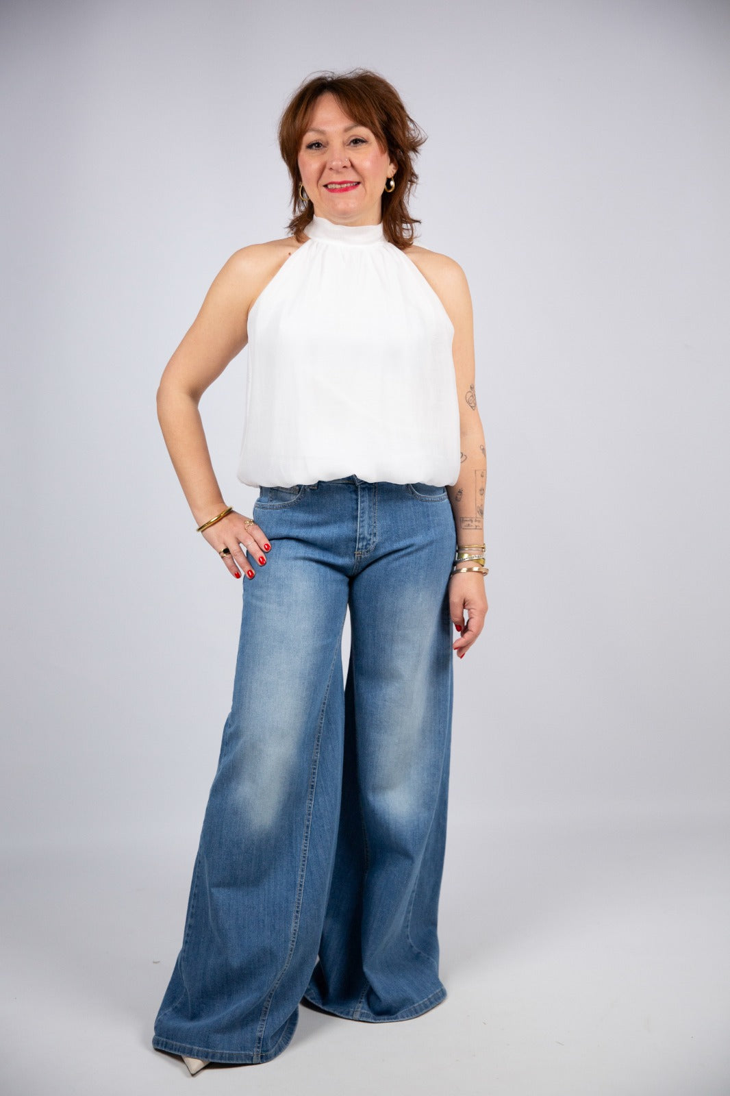 Spazio Sand top scollo all’americana e fiocco sul collo
