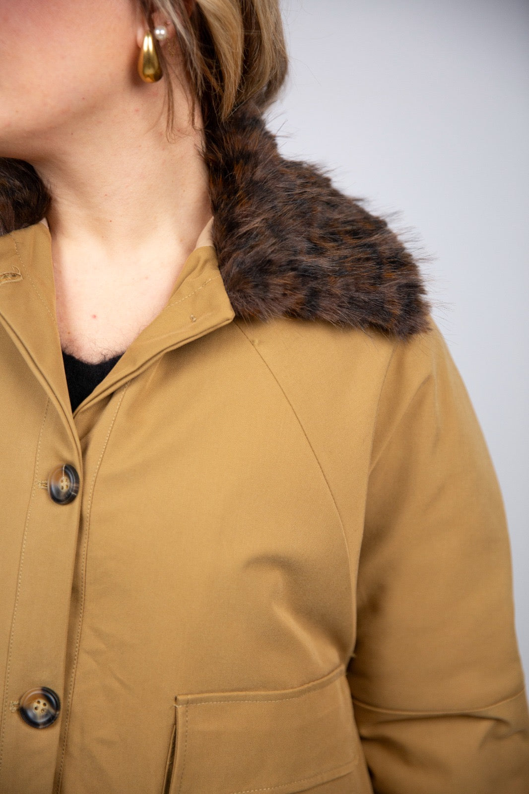 Tensione in giubbino camel collo eco pelliccia