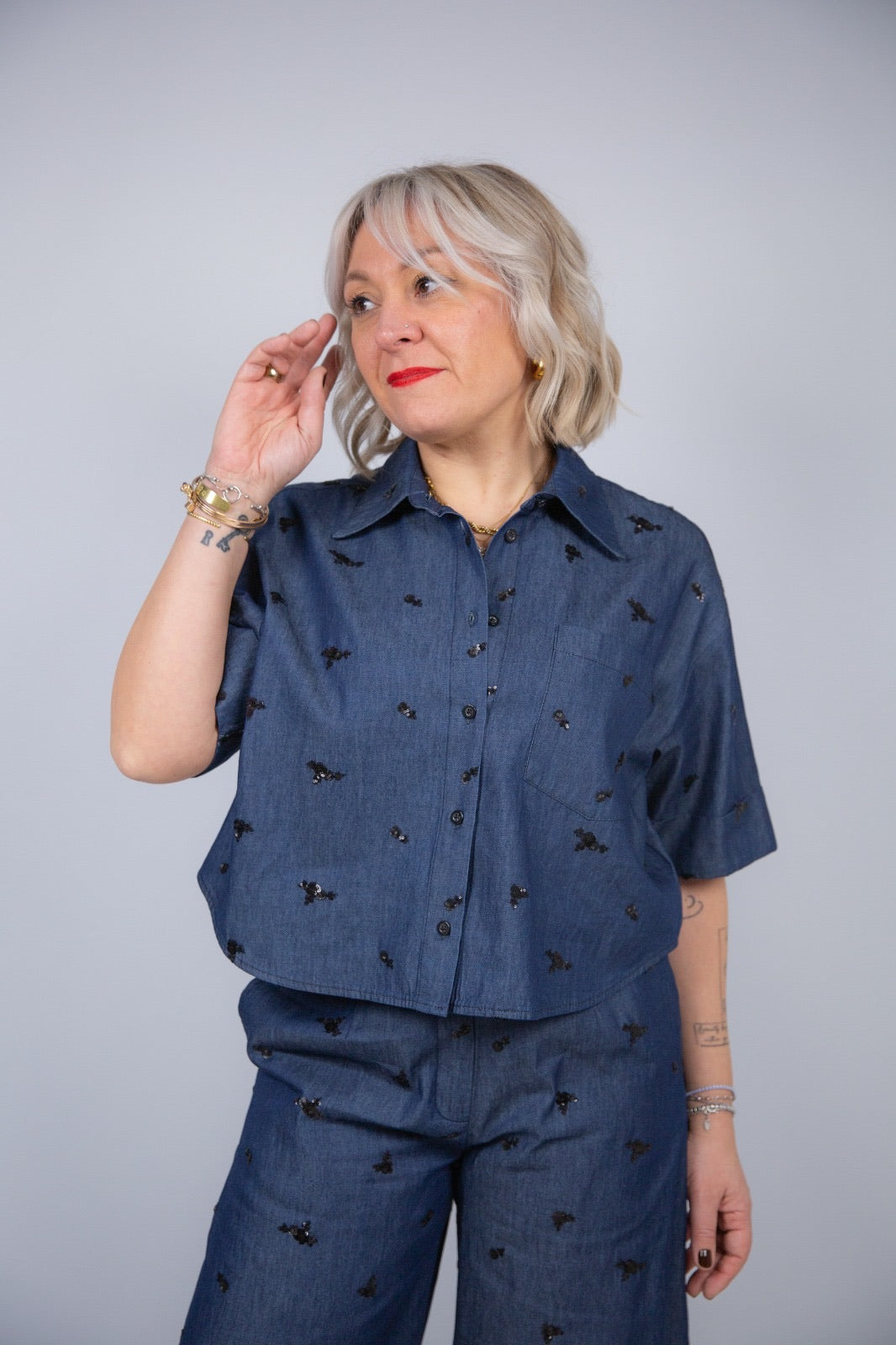 Kaos Camicia jeans  con ricami di paillettes