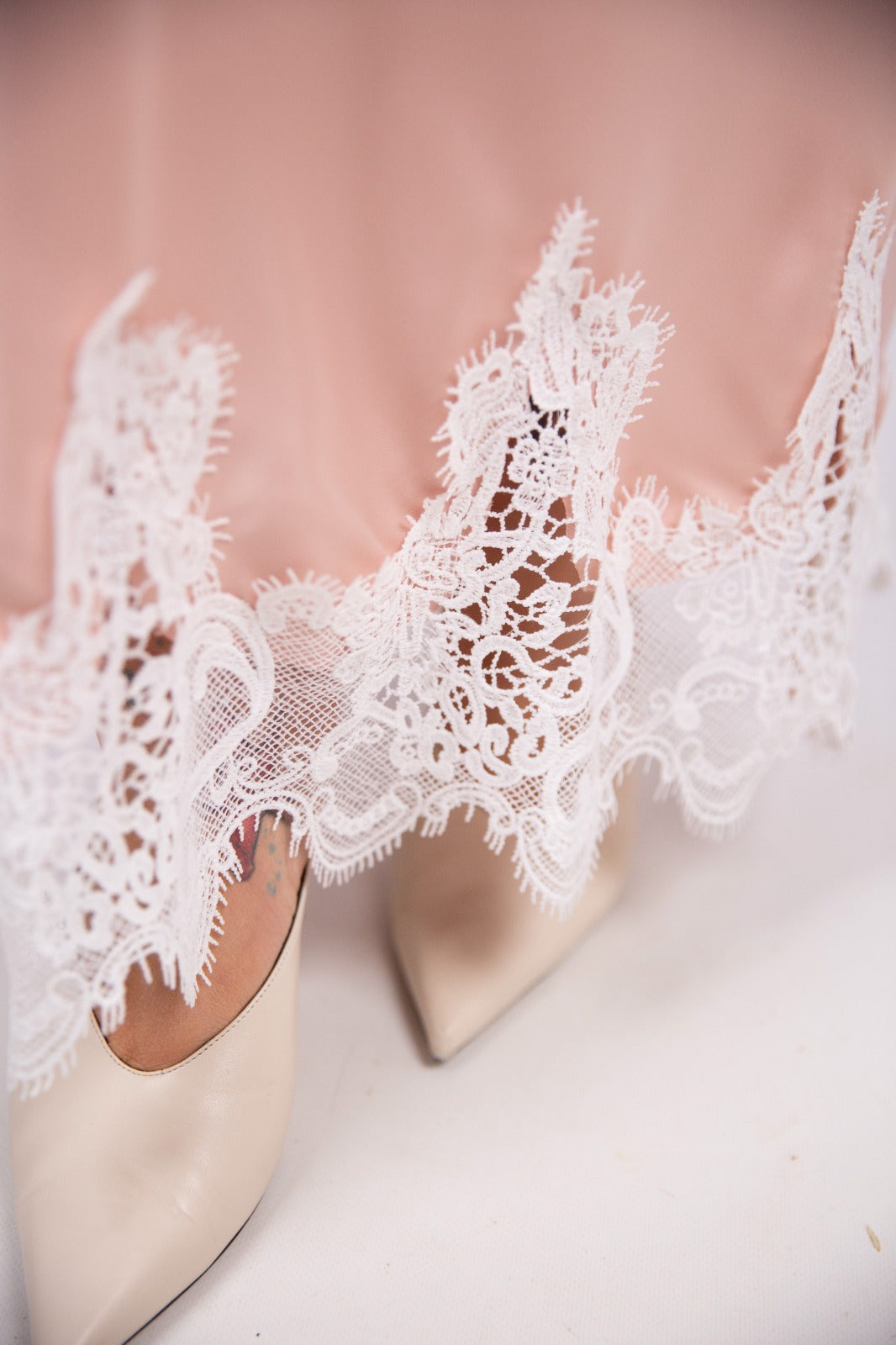 Tensione in gonna satin con pizzo