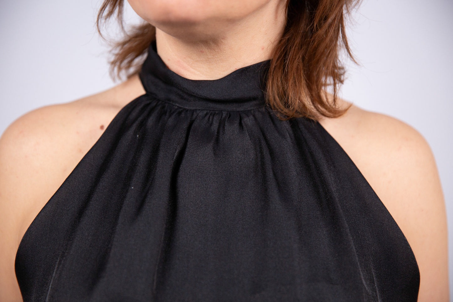 Spazio Sand top scollo all’americana e fiocco sul collo