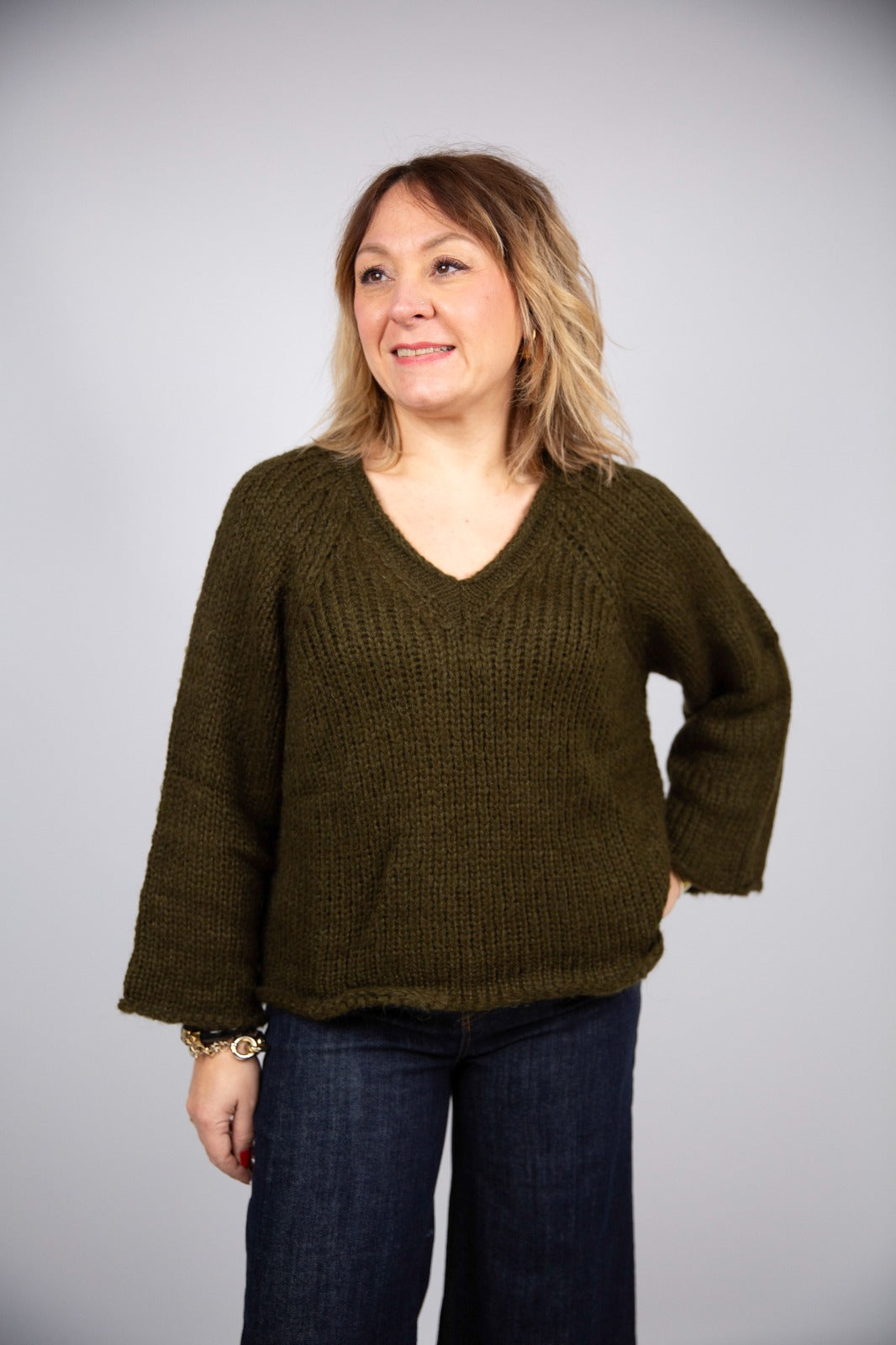 Arita maglia collo V manica campana