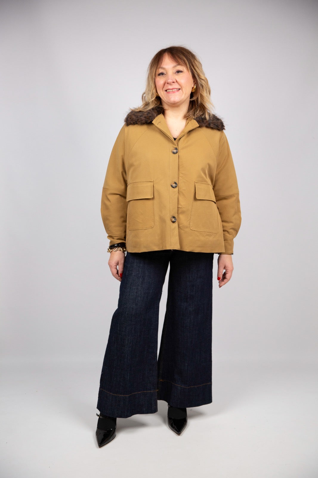 Tensione in giubbino camel collo eco pelliccia