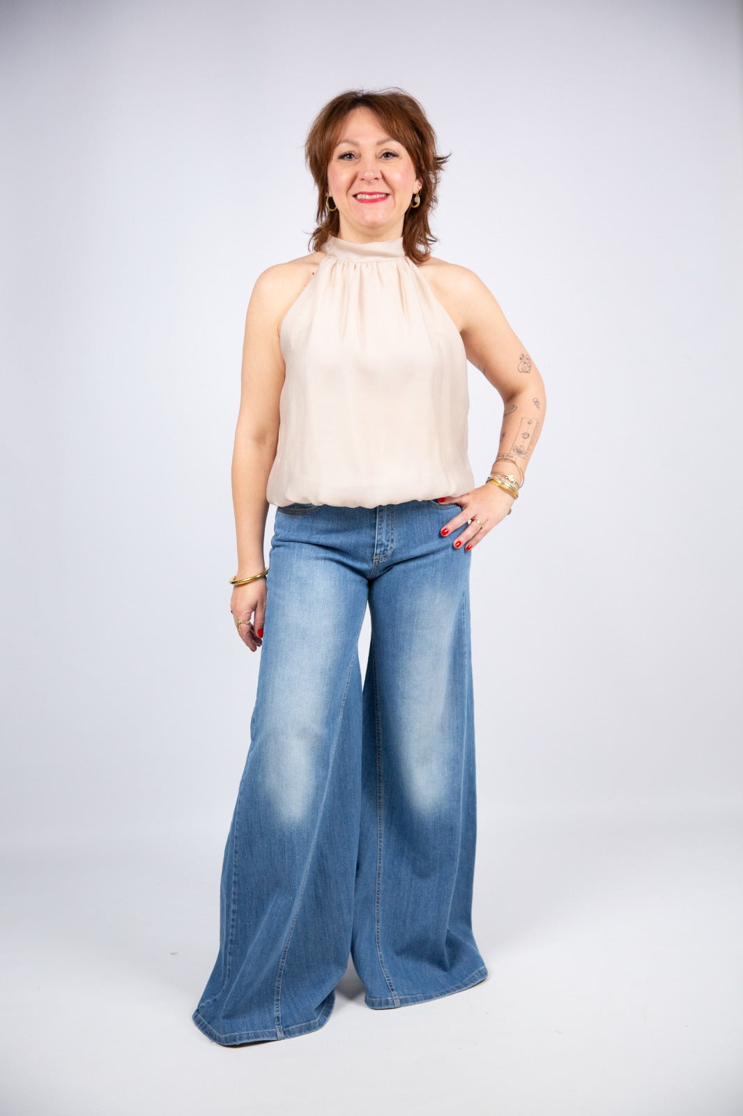 Spazio Sand top scollo all’americana e fiocco sul collo