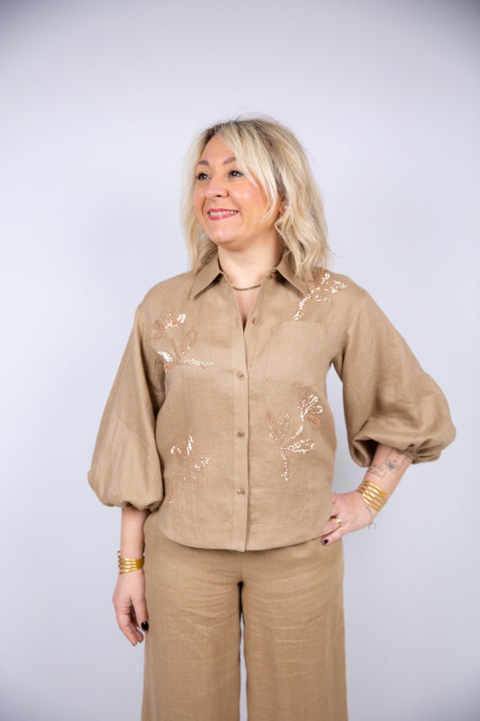 Icona camicia con ricami