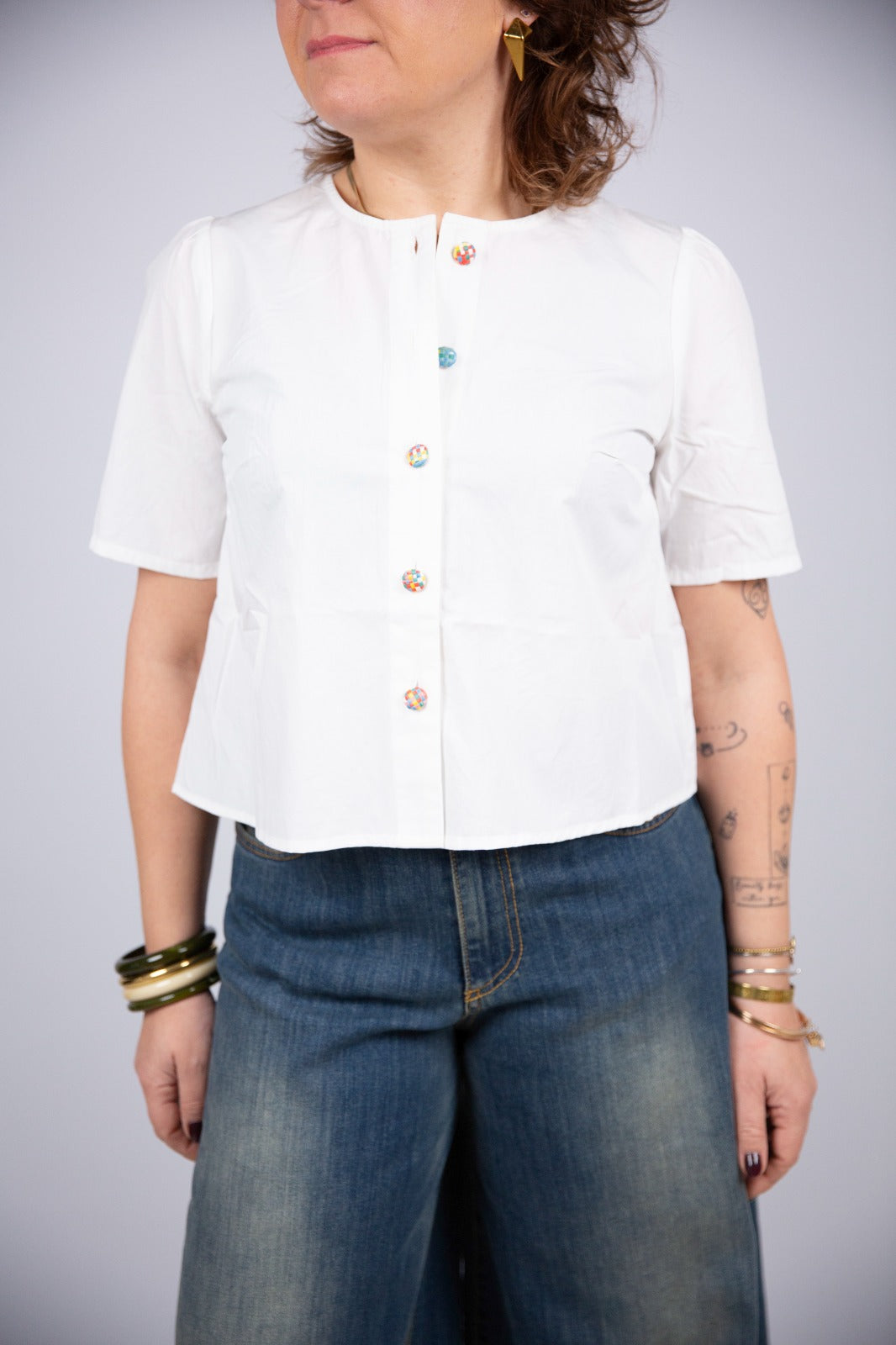 Compania fantastica camicia con i bottoni colorati