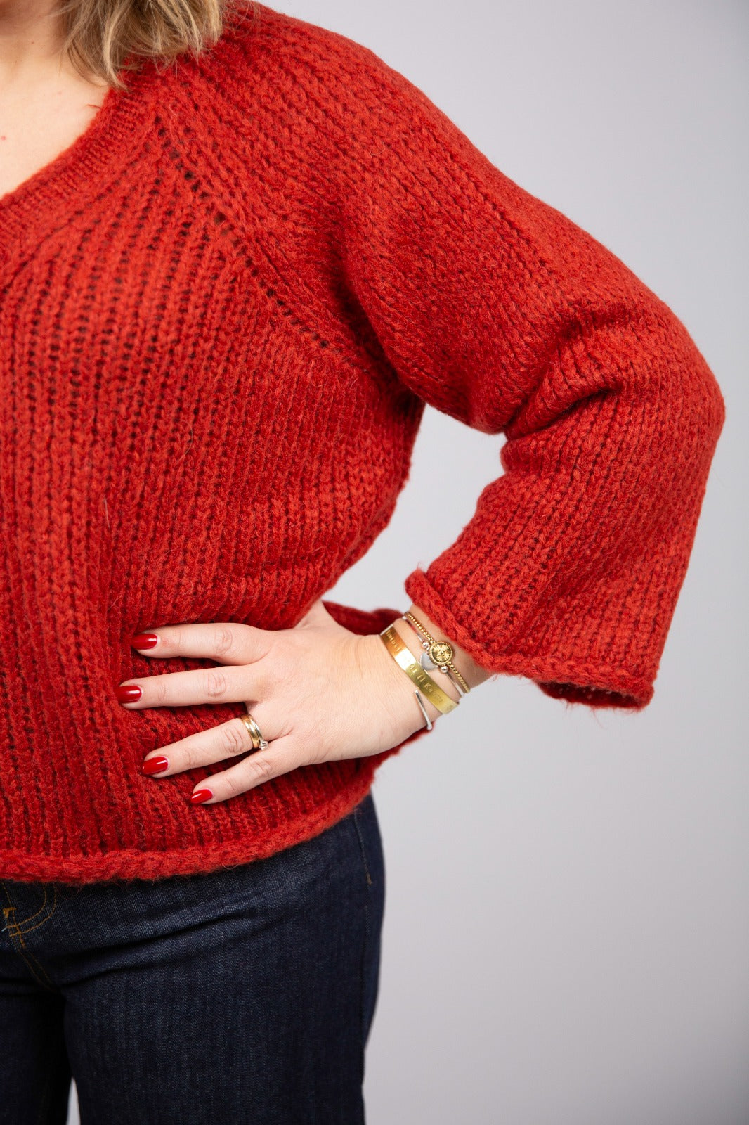 Arita maglia collo V manica campana