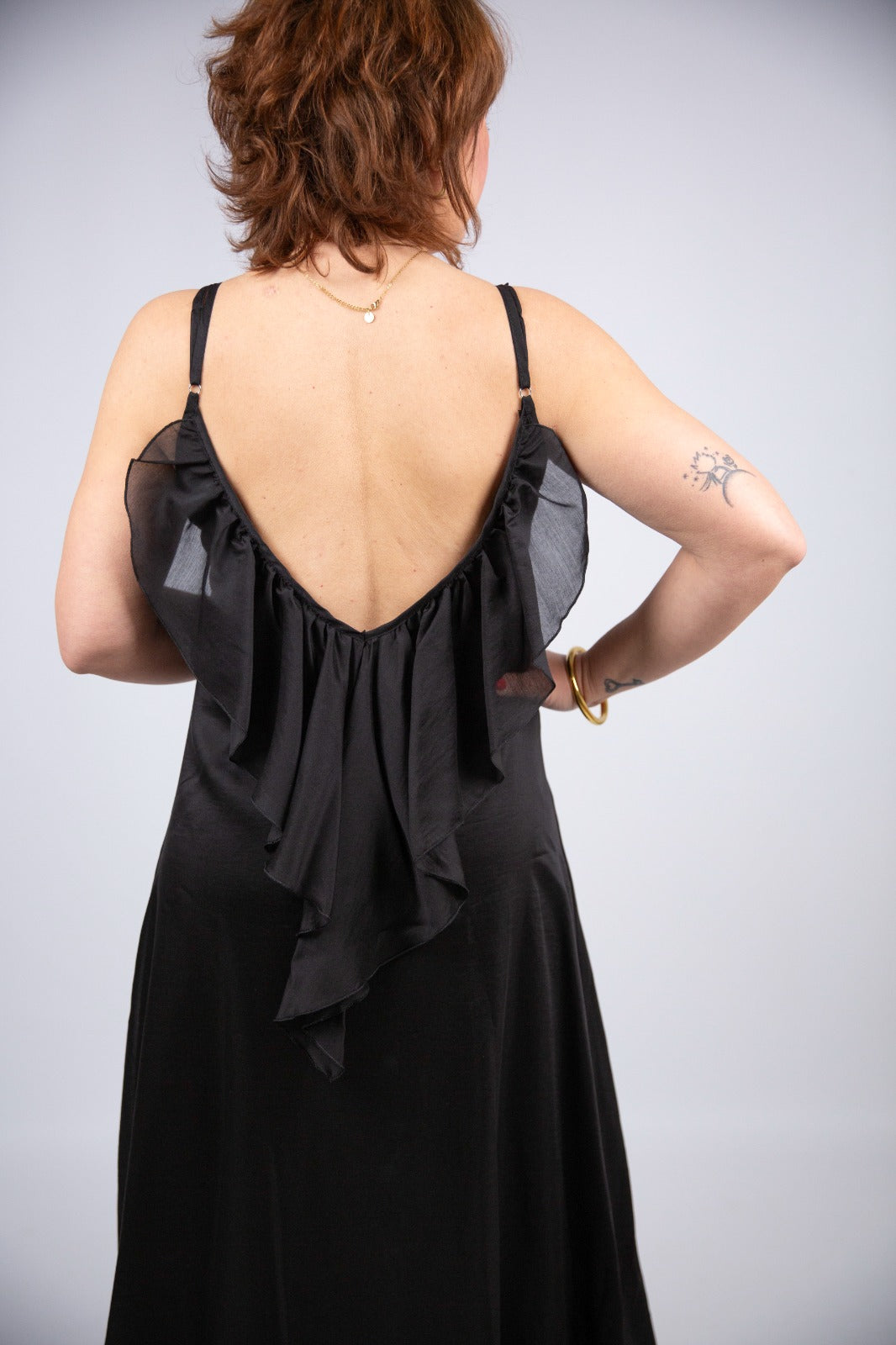 Kaos vestito scollo e volants sulla schiena