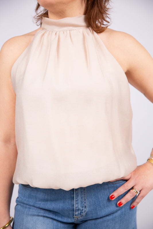 Spazio Sand top scollo all’americana e fiocco sul collo