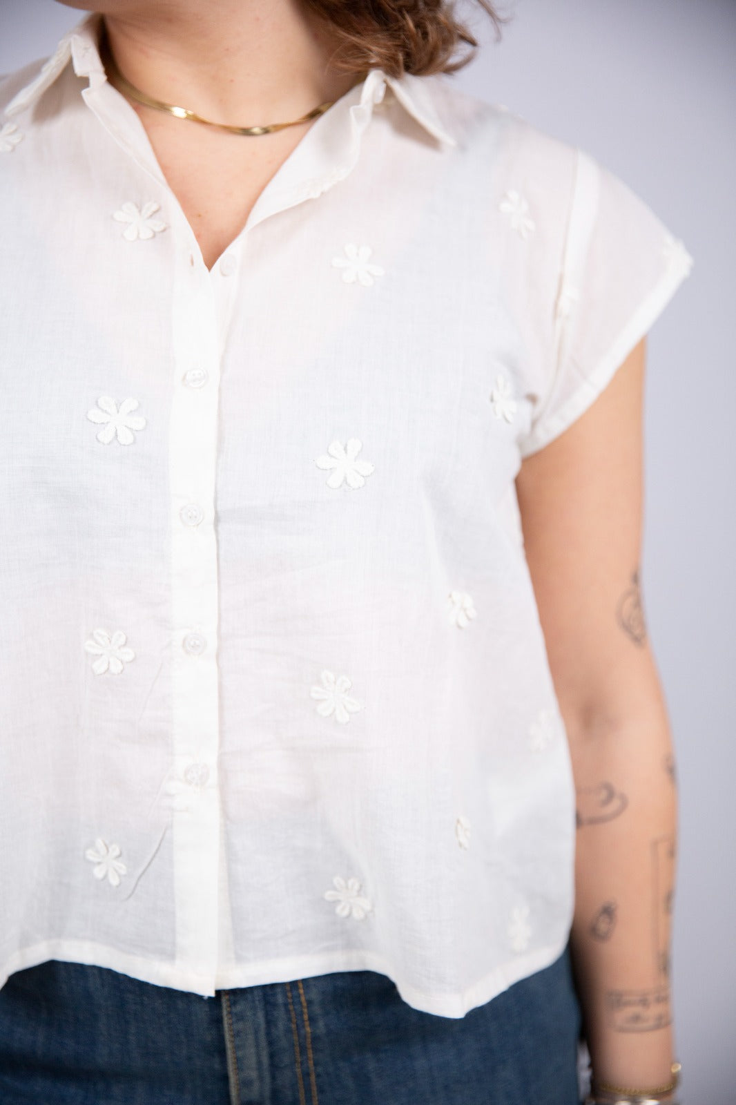 Compania fantastica camicia con fiori applicati