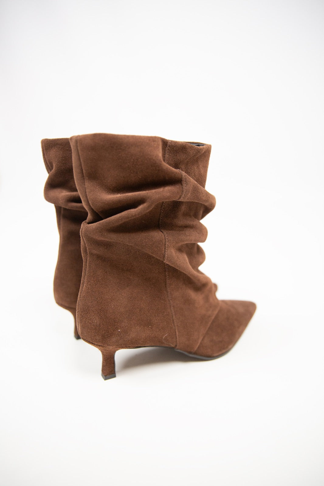 Lea gu stivale in camoscio testa di moro arricciato