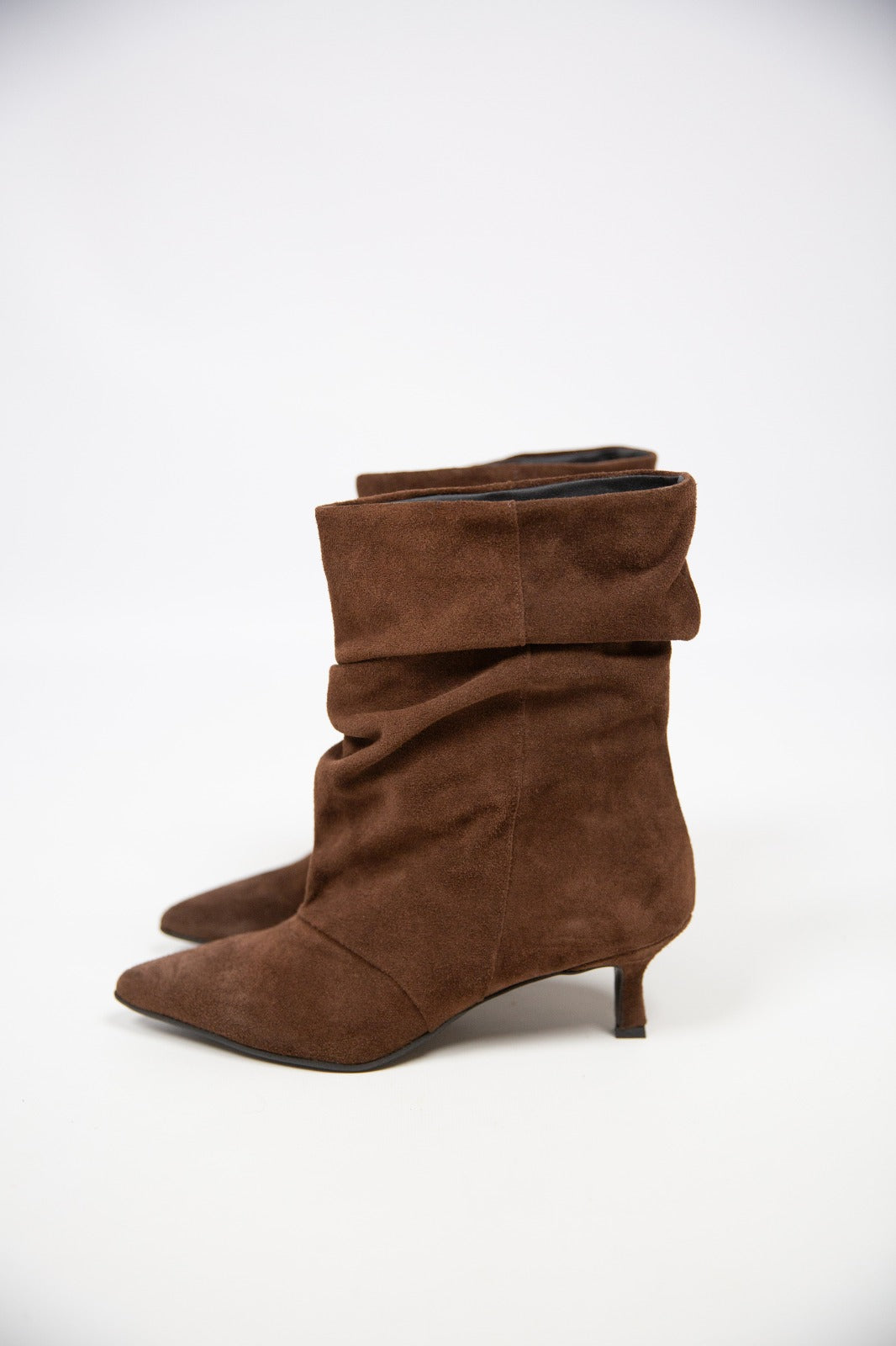 Lea gu stivale in camoscio testa di moro arricciato