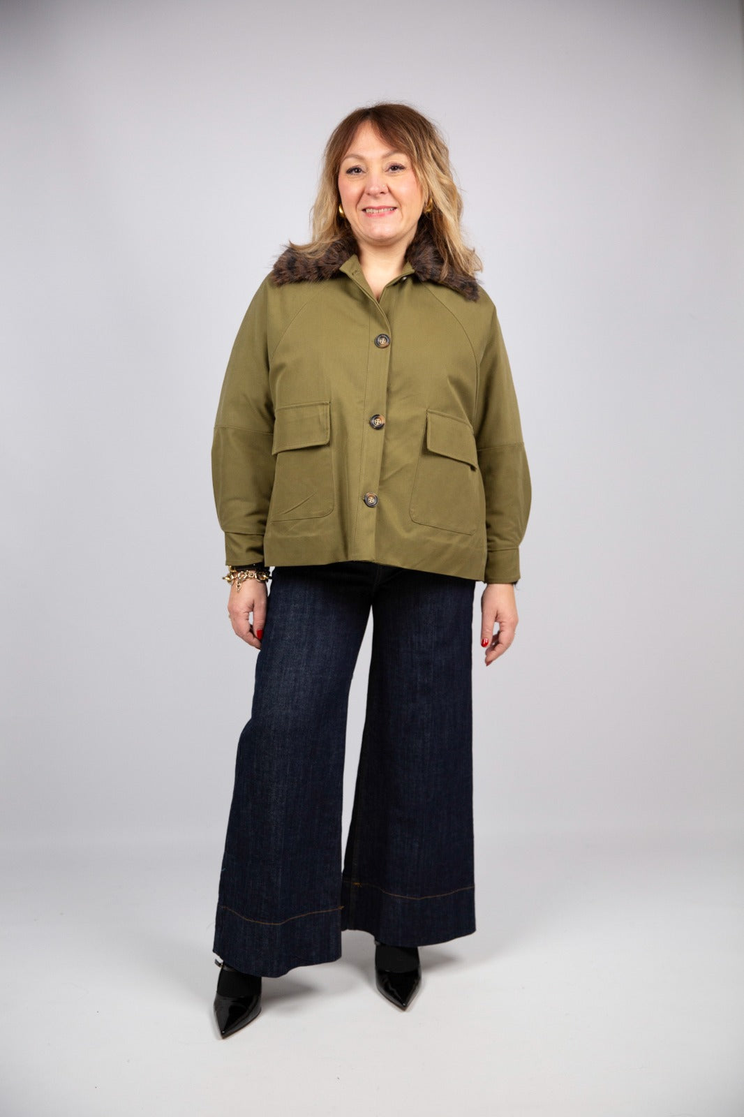 Tensione in giubbino verde militare collo ecopelliccia