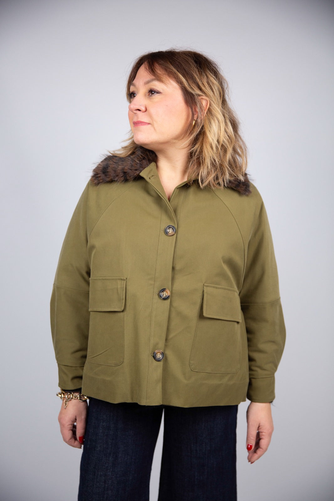 Tensione in giubbino verde militare collo ecopelliccia