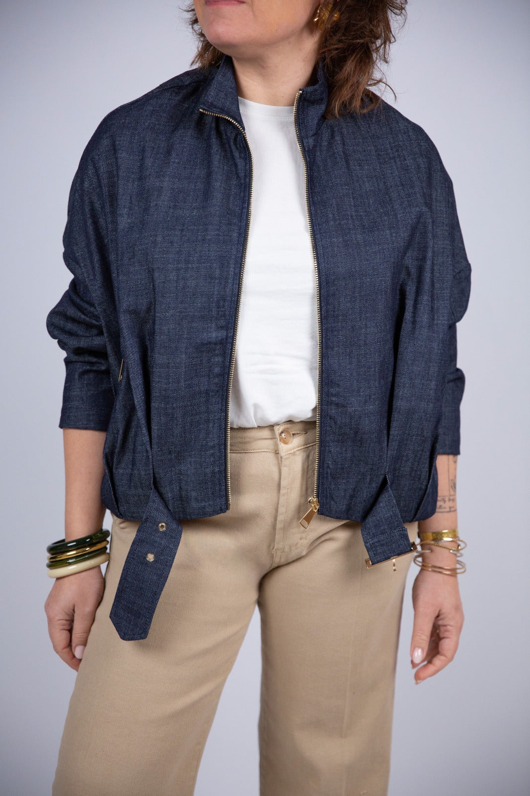 Kaos bomber in jeans scuro