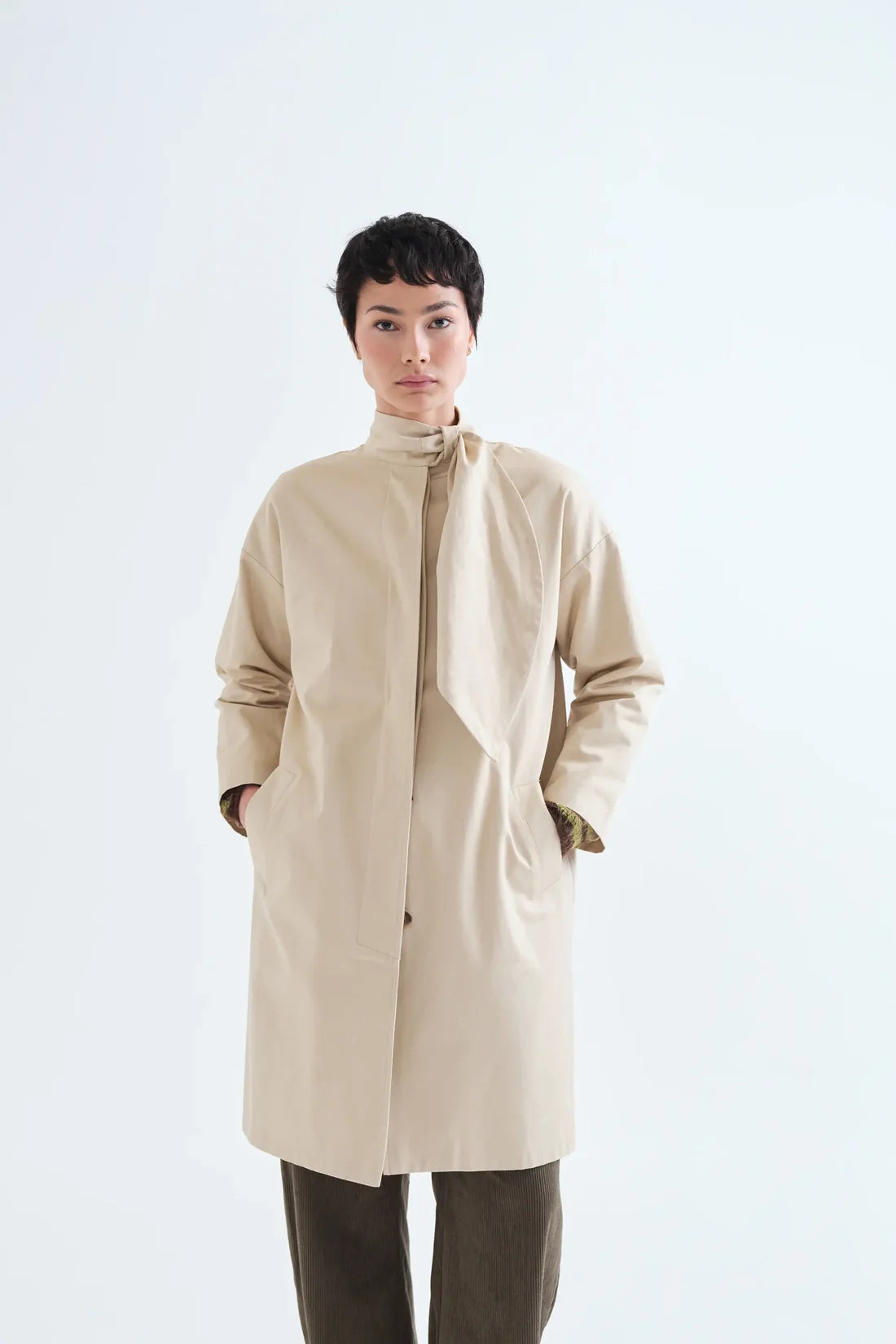 Compania fantastica trench con dettaglio fiocco