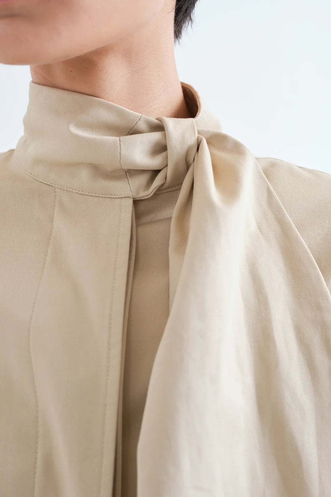 Compania fantastica trench con dettaglio fiocco