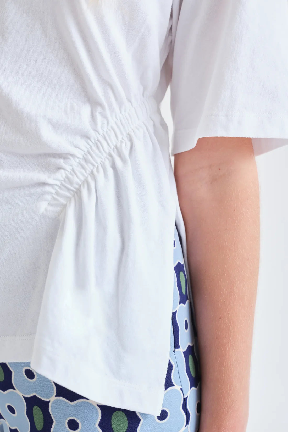 Compania fantastica t-shirt con arricciatura laterale e spacchi