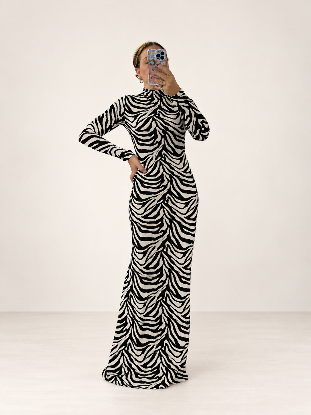 Tensione in vestito animalier lungo