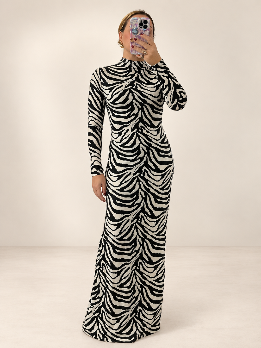 Tensione in vestito animalier lungo