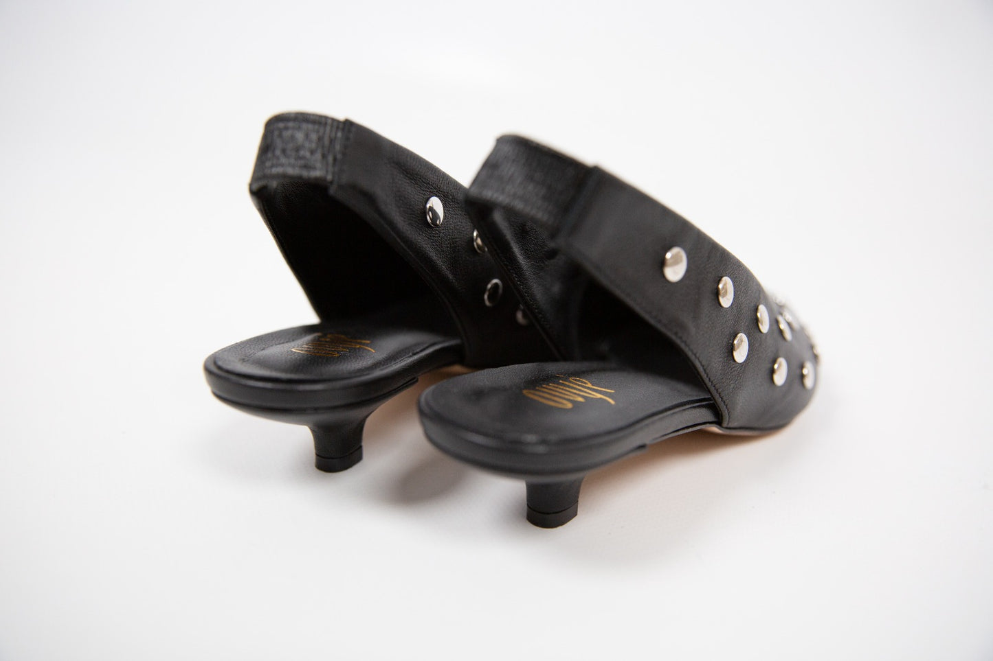 Ovyè Slingback nera con borchie