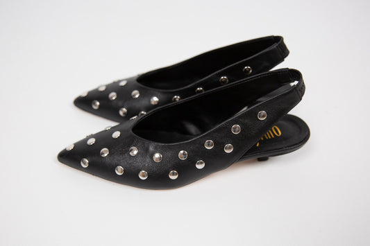 Ovyè Slingback nera con borchie