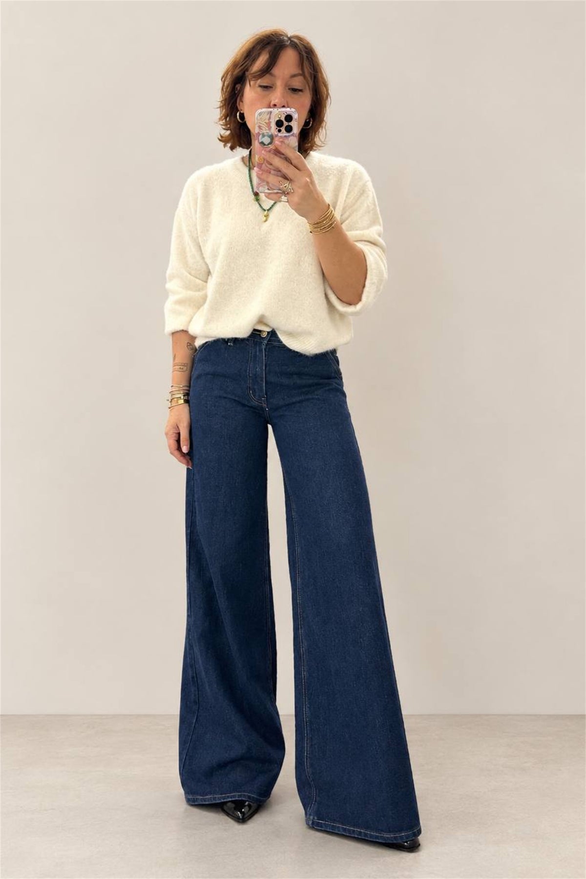 Jeans Kaos Frida blu scuro a palazzo indossato, vista frontale