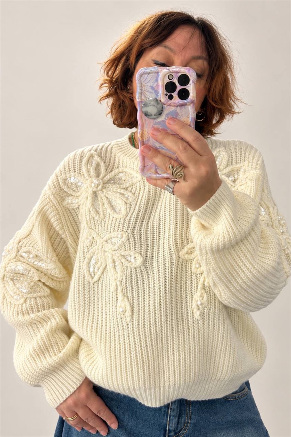 Maglia Kaos panna, dettaglio ricami floreali e paillettes sul davanti